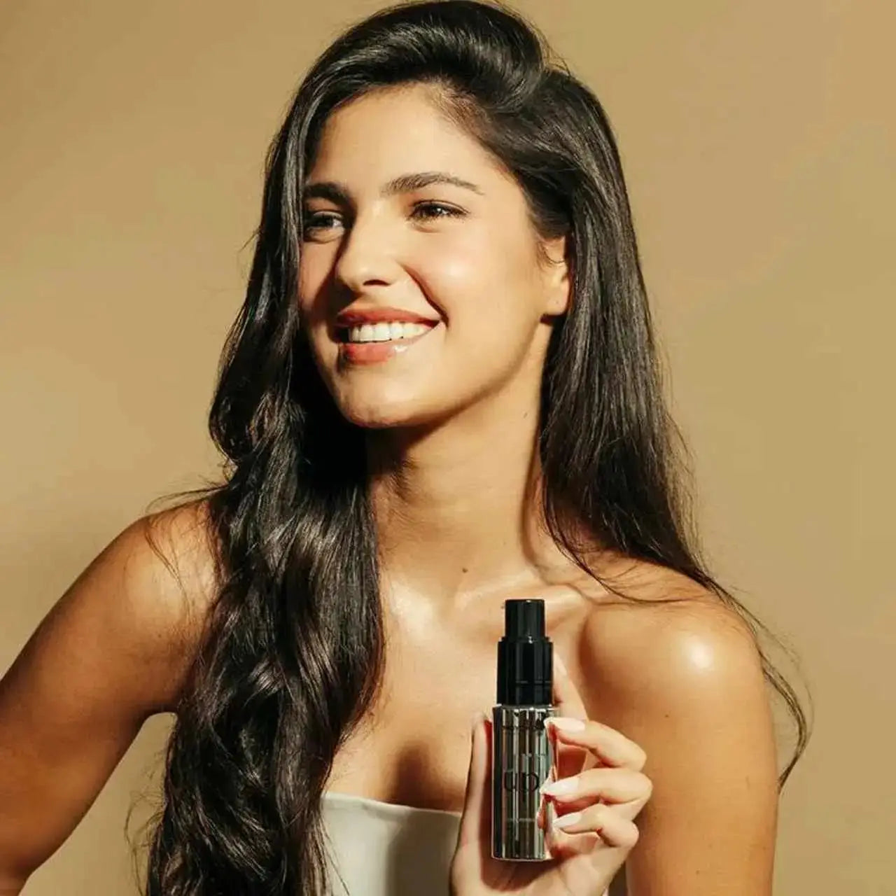 Moyoko Volume Powder: Get instant hair volume! Shiny hair, healthy glow. Hair product for all hair types.