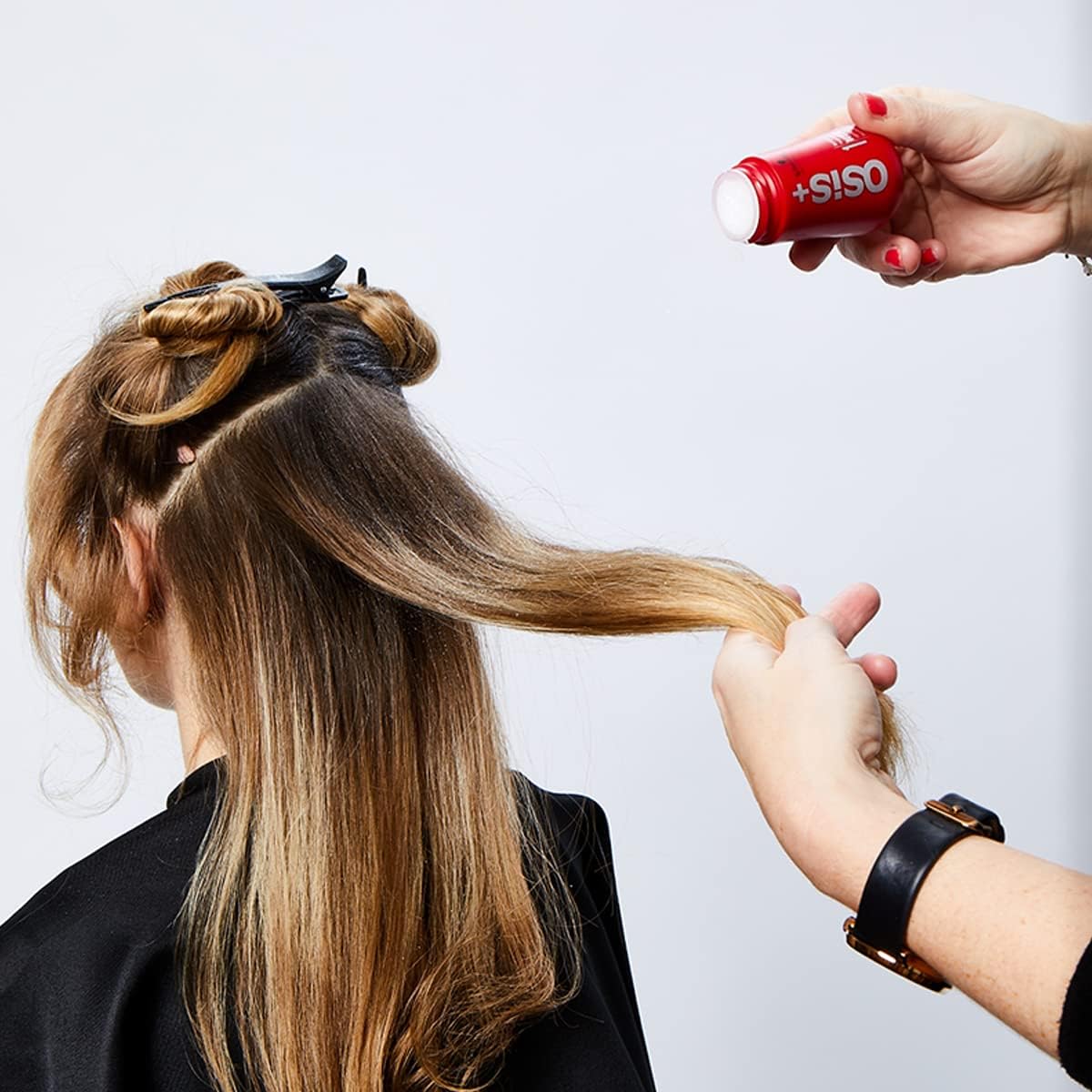 Hair Volume Powder Application: Schwarzkopf Osis Dust It for Styling & Mattifying Texture.