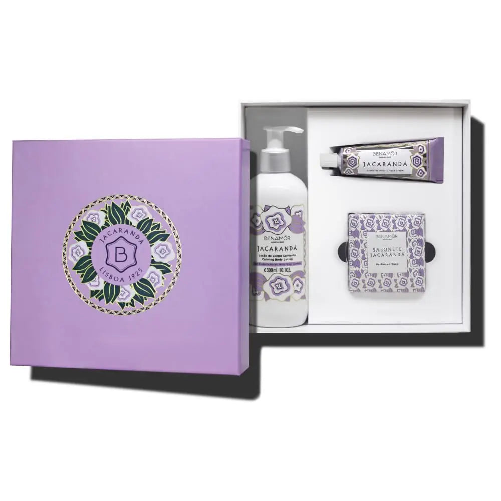 Lavender-themed beauty products gift set featuring Jacarandá Body Lotion in a floral box.