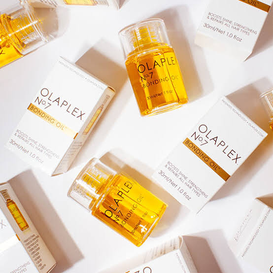 Bottles and boxes of Olaplex No. 7 Bonding Oil, a heat protectant for natural strength.