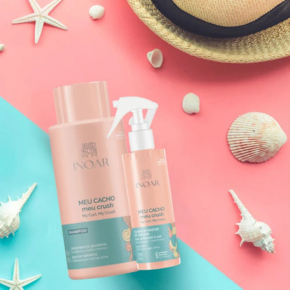 Inoar Curl Shampoo 500ml and leave-in spray displayed on a beach-themed background, promoting frizz-free, hydrated curls for summer-ready hair.