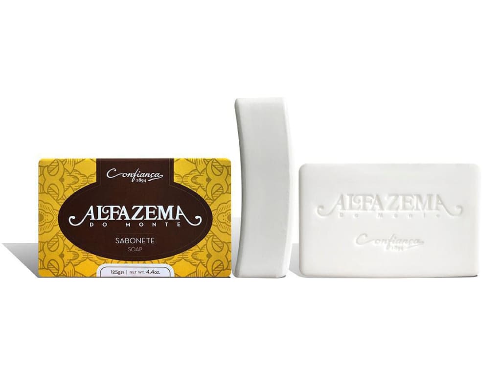 Sabonete Confianca Lavender Soap 125g with a brown and white label for gentle cleansing