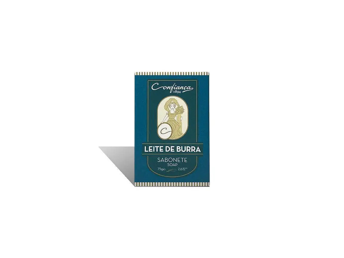 Front view of green and white lite bura cigarettes pack with Sabonete Confianca Leite soap