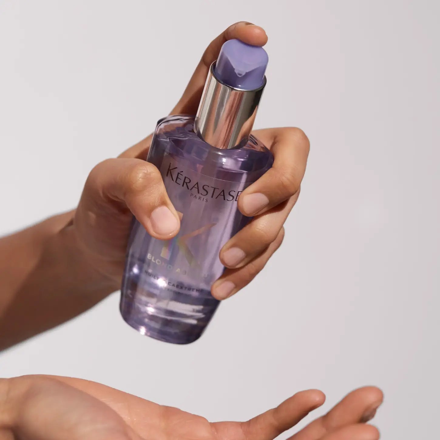 Kérastase Blond Absolu Huile Cicaextreme Hair Oil: Nourishing treatment for blonde, bleached hair. Strengthens, repairs, and adds shine.