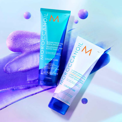 Moroccanoil Blonde Perfecting Purple Shampoo 200ml brightens blonde hair, eliminating brassiness for vibrant hues.