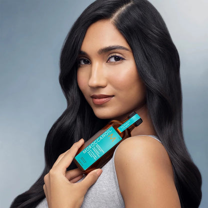 Transform your hair with Moroccanoil Treatment Oil 100ml, infused with nourishing Argan oil for all hair types.