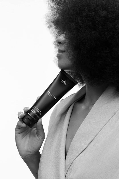 Schwarzkopf Session Label The Definer 150ml, a vegan curl-defining cream, perfect for celebrating your curls.